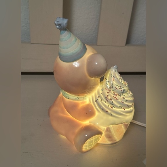 Baby Bear Cub with Cupcake Light - Picture 4 of 9